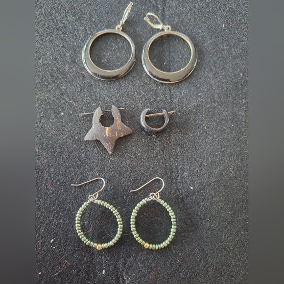 Assortment of earrings - Picture 5 of 11